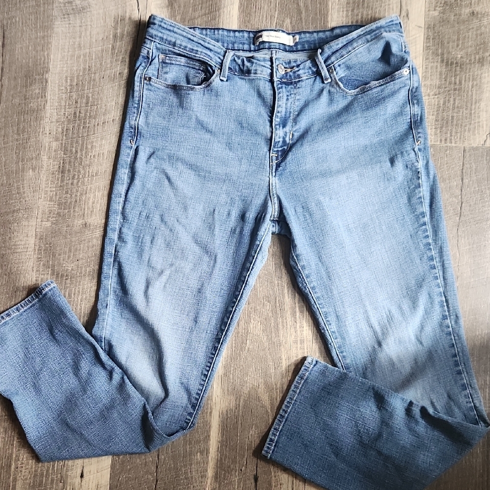 Women's Levis Jeans